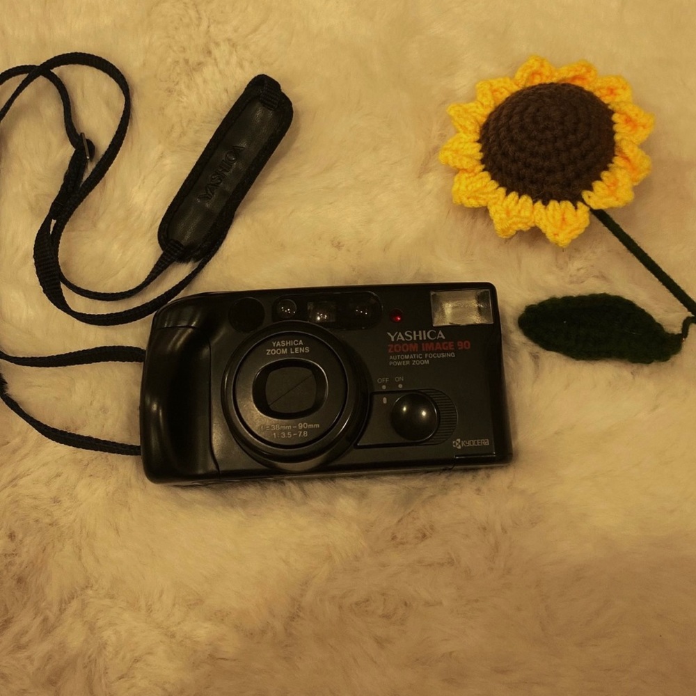 Yashica Zoom Image 90 38-90mm 1:3.5- 7.8 Point and Shoot Camera